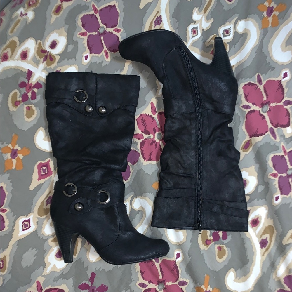 Suede heeled boots, black